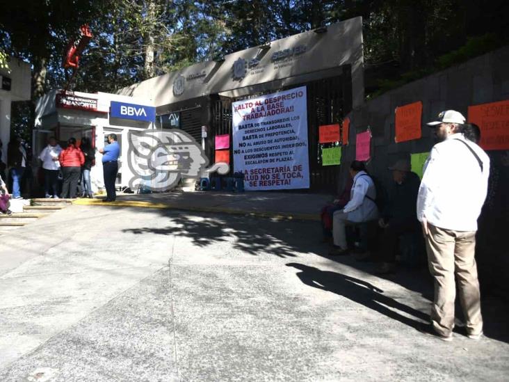 Trabajadores de Sesver toman instalaciones; acusan abusos laborales