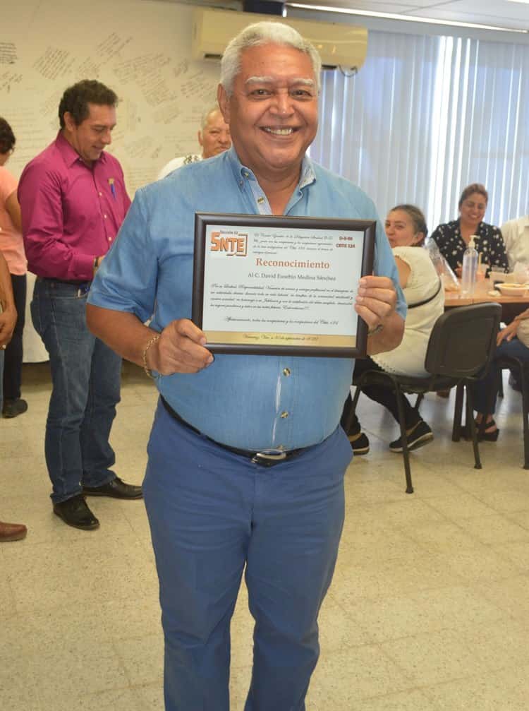 Maestros se jubilan luego de 30 años de servicio en el CBTIS 124