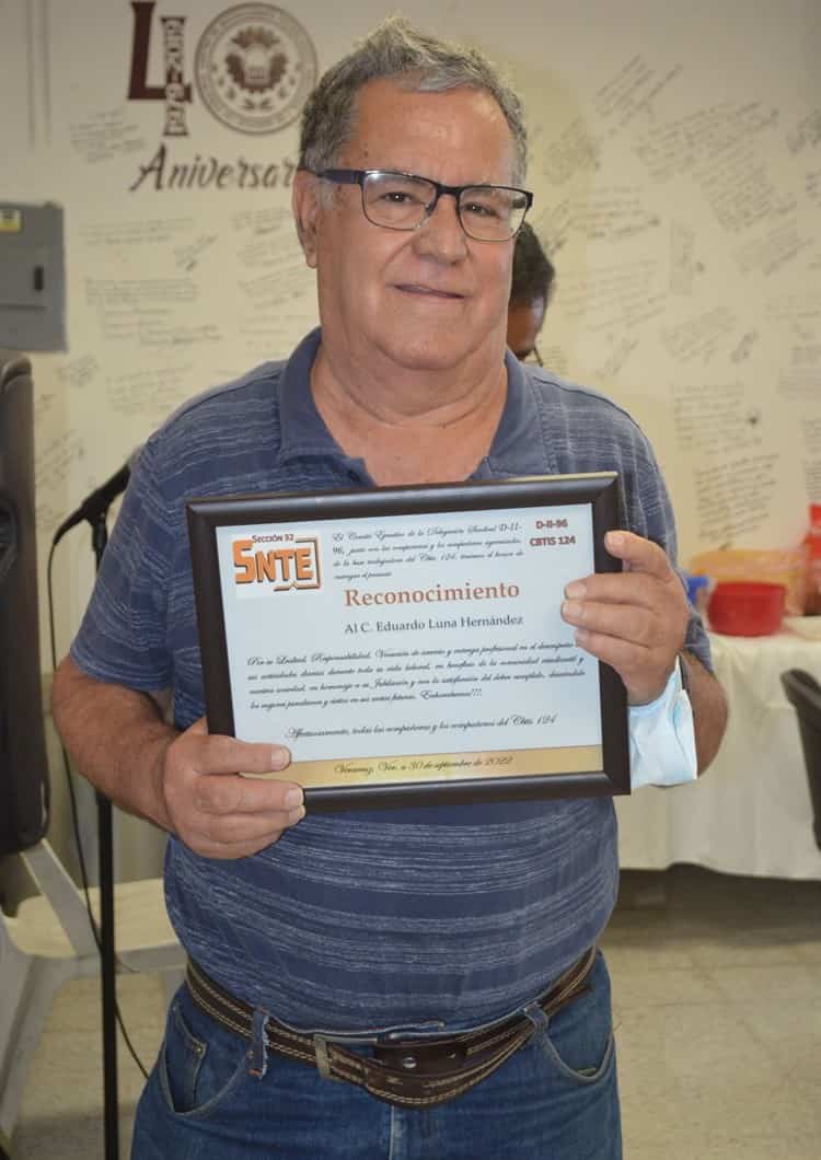 Maestros se jubilan luego de 30 años de servicio en el CBTIS 124