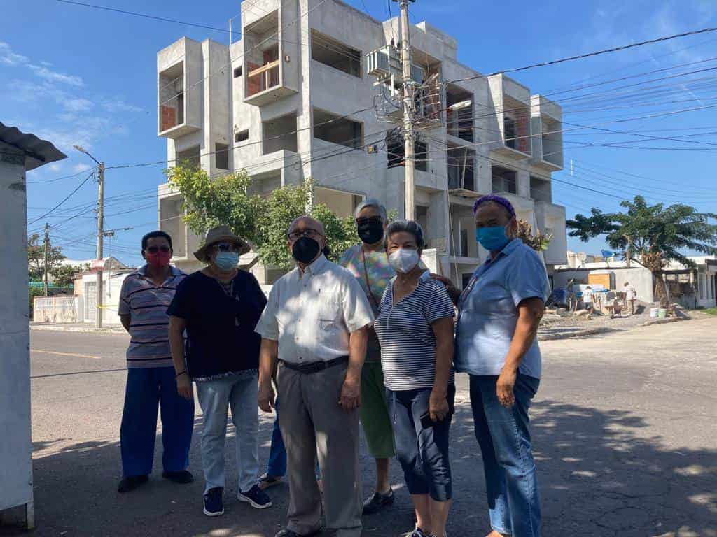 Inconformes vecinos de Estatuto Jurídico por construcción de edificios departamentales