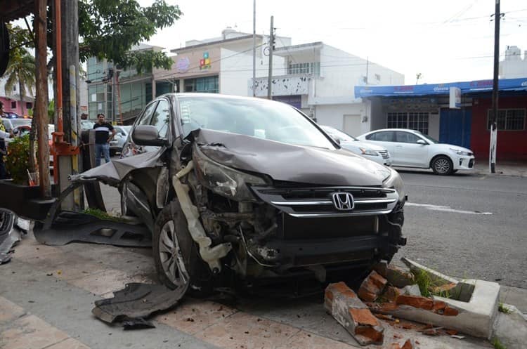 Ebrio conductor provoca choque en el fraccionamiento Reforma, en Veracruz(+Video)