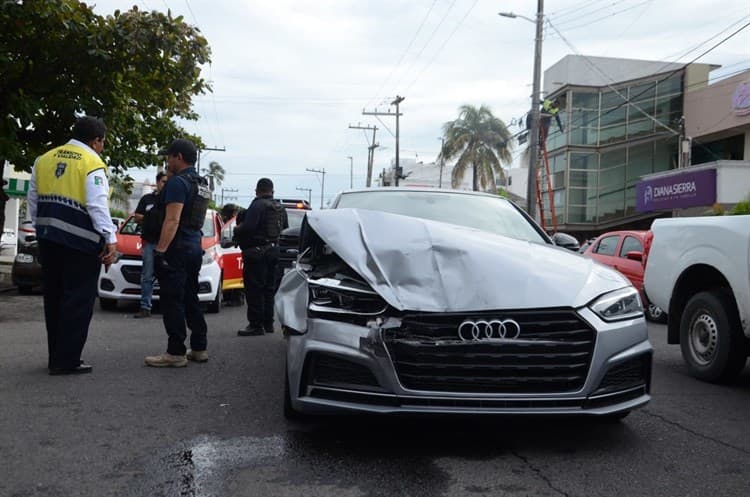 Ebrio conductor provoca choque en el fraccionamiento Reforma, en Veracruz(+Video)