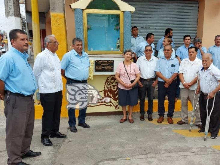 En Misantla, develan placa en honor a fundadores del sitio Hotel León