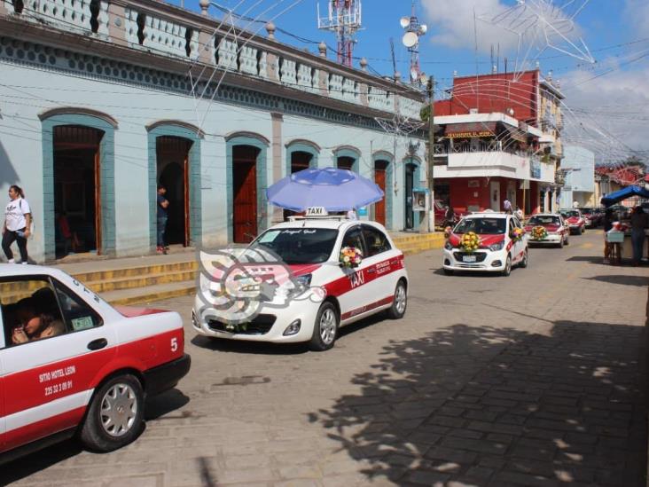 Realizan más de 300 taxistas caravana en Misantla