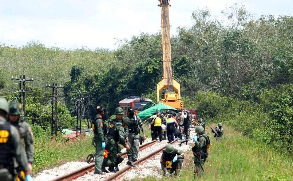 Atentado con bomba en vías férreas de Tailandia deja tres muertos