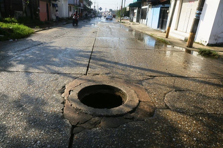 Piden atender calle de la colonia Hernández Ochoa