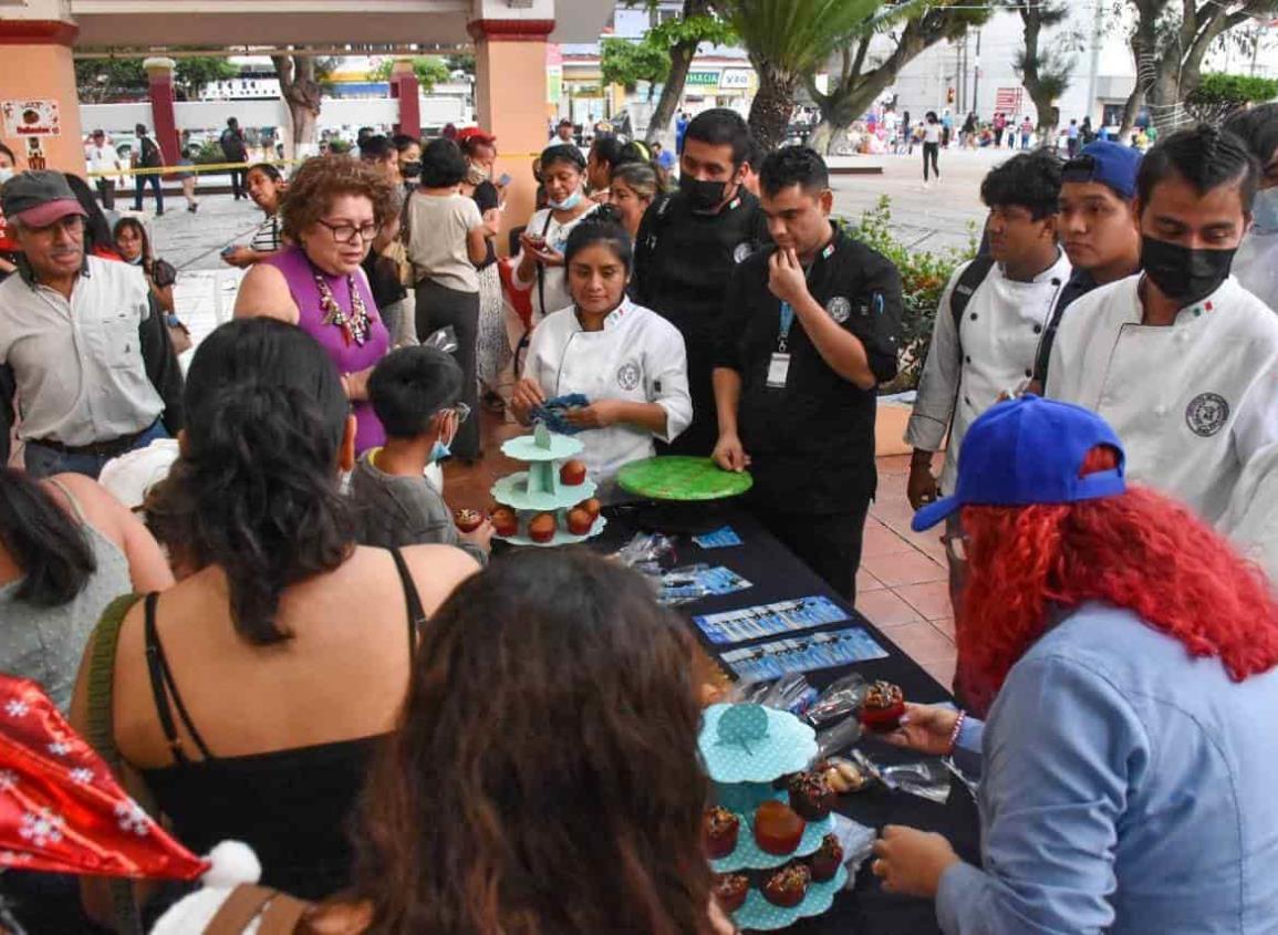 Disfrutan porteños de la “Fiesta de los Dulces” y apoyan a emprendedores