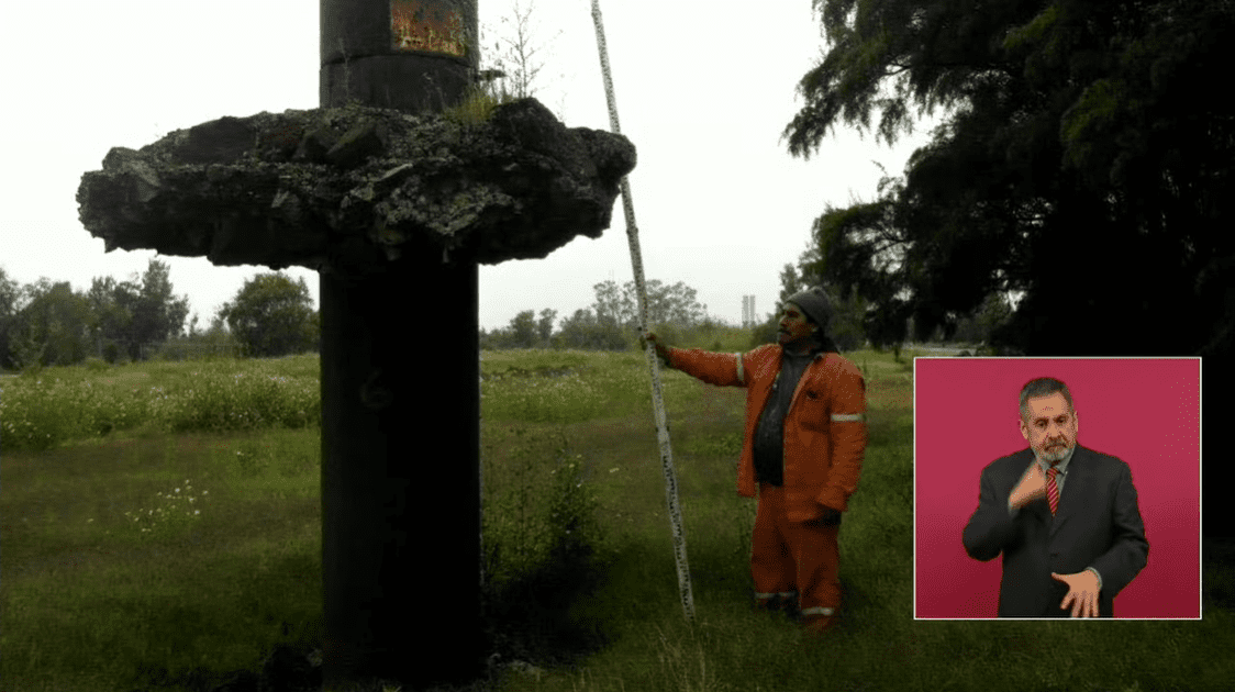 AMLO muestra hundimiento en terreno del aeropuerto en Texcoco