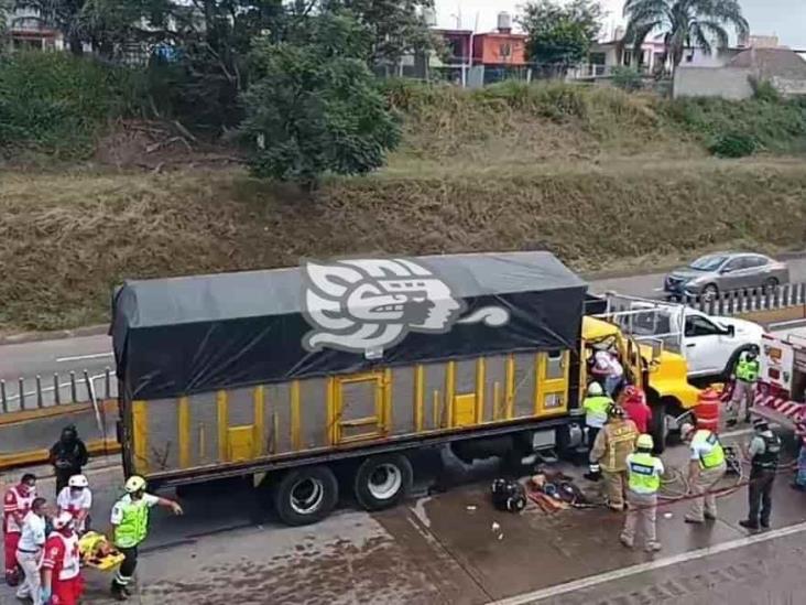 Fuerte choque en la Córdoba-Veracruz deja una persona sin vida