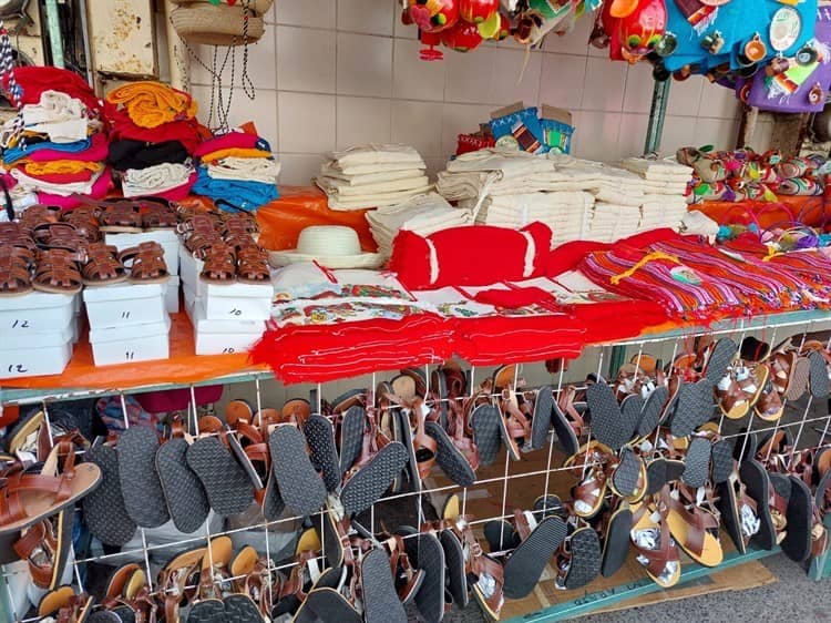 Incrementa precio de trajes de inditos para el 12 de diciembre en Veracruz