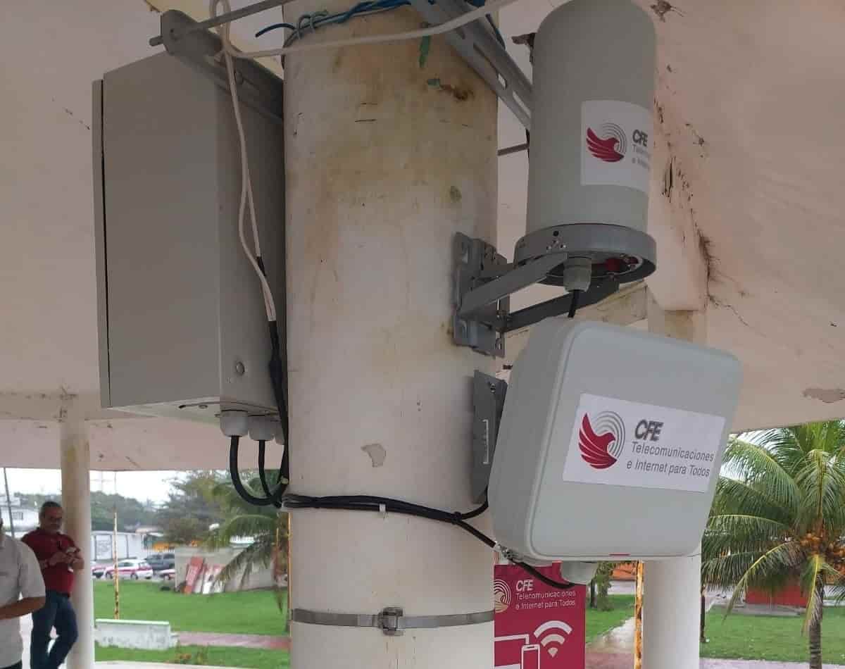 Instalan red de telecomunicaciones e Internet gratuito para habitantes de Antón Lizardo