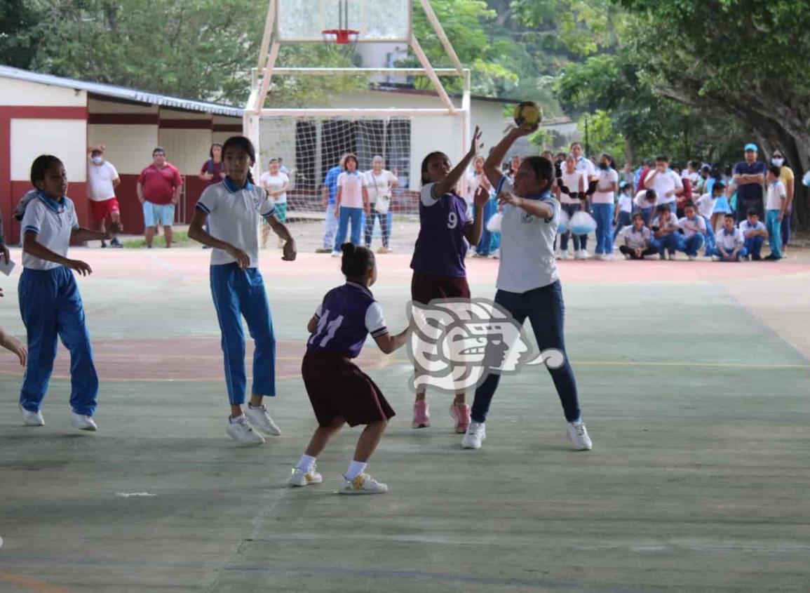 Realizan torneo de handball en Agua Dulce