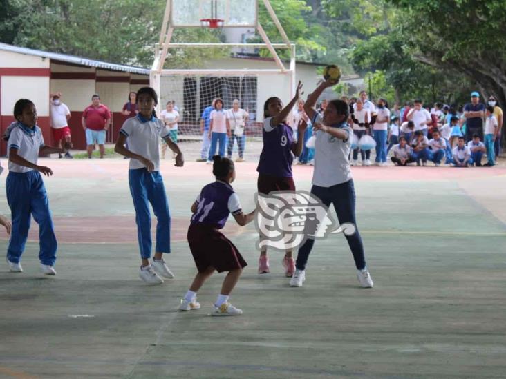 Realizan torneo de handball en Agua Dulce