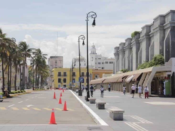 Comerciantes del Malecón de Veracruz cumplen dos meses sin poder reinstalarse