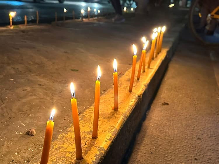 Se ilumina la zona norte con miles de velitas por Día del niño perdido