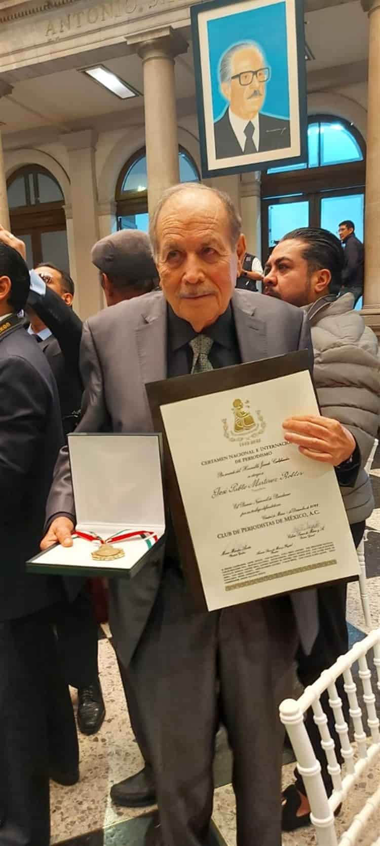 José Robles recibe premio nacional e internacional de periodismo