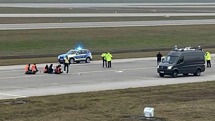 Ecologistas se manifiestan en pistas de aeropuertos de Alemania; piden políticas climáticas