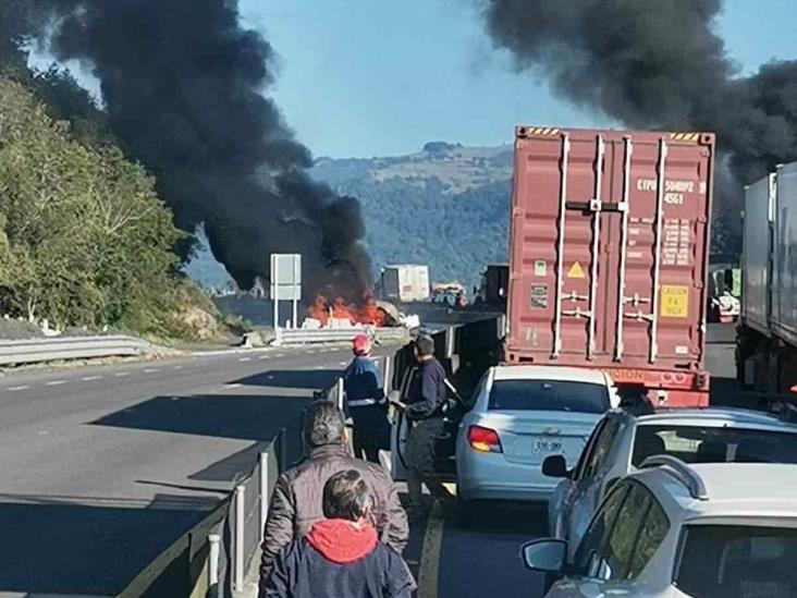 Cerrado el libramiento Xalapa – Perote por incendio de pipa