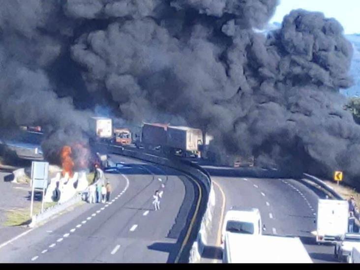 Cerrado el libramiento Xalapa – Perote por incendio de pipa