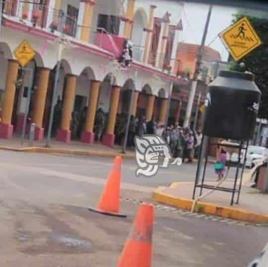 Ahora en Omealca; encapuchados toman palacio municipal