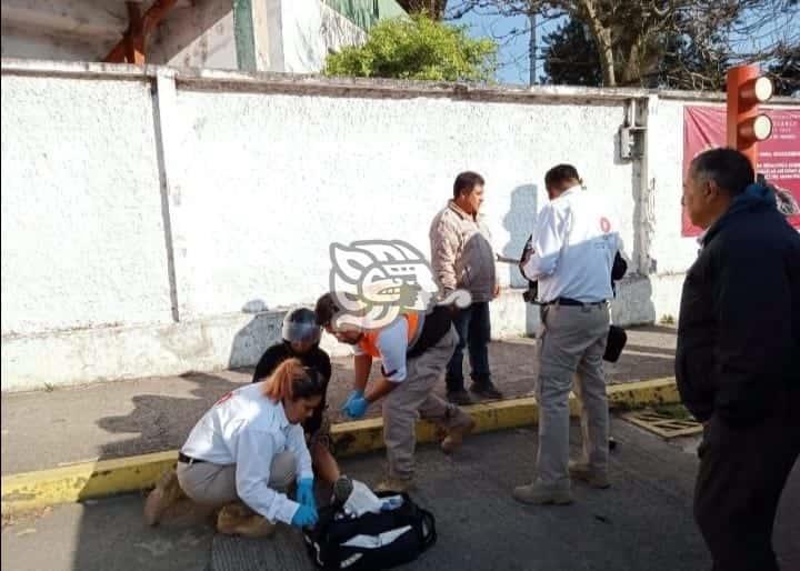 Taxista atropella a menor motociclista en Río Blanco