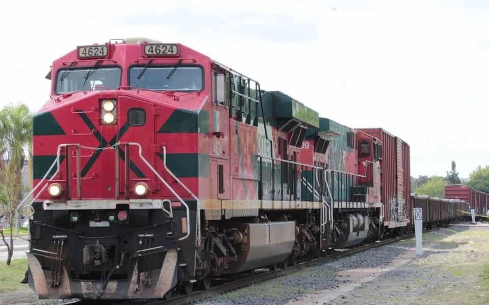 Tren arrolla a ebrio mientras orinaba la vía en Medellín