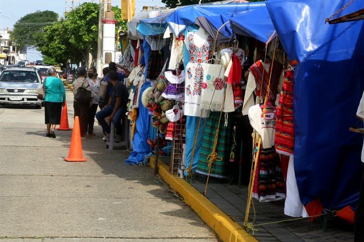 Baja demanda para trajes de indito en Coatza