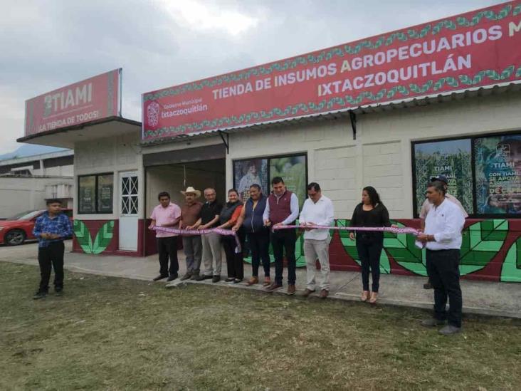 Inauguran tienda de insumos agropecuarios en Ixtaczoquitlán