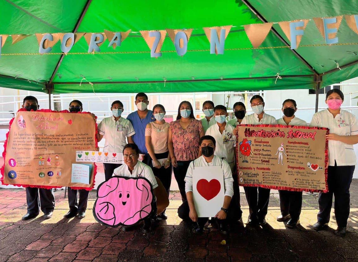 Alumnos de la UV hacen conciencia sobre la hipertensión arterial