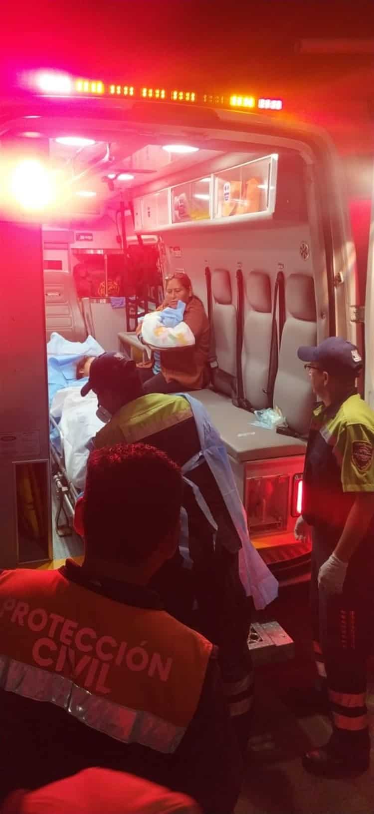 Da a luz en un auto; no la atendieron en hospital de Boca del Río