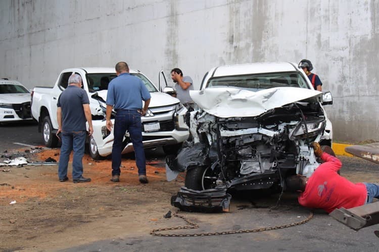 Camionetas chocan de frente sobre la Cabeza Olmeca en Veracruz