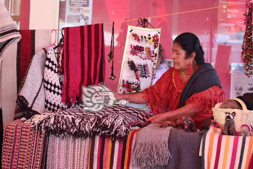 Anuncian sexta edición del Festival Regional de Artes Textiles, en Zongolica