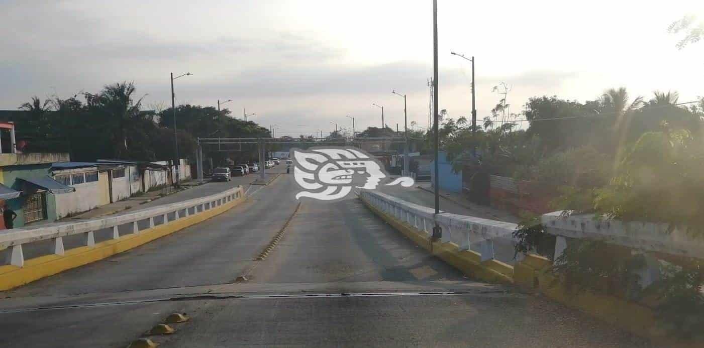 Registra asentamientos puente de la avenida Uno