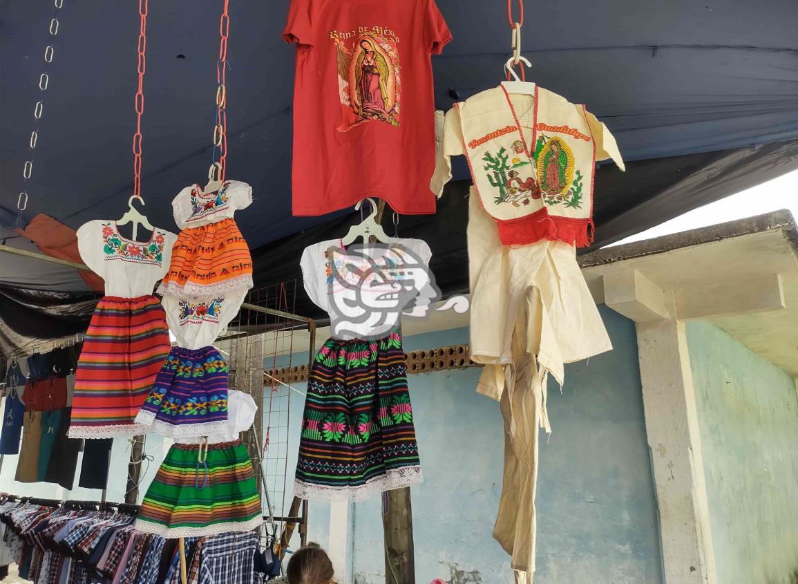 Exhiben atuendos de inditos previo a celebración de la virgen