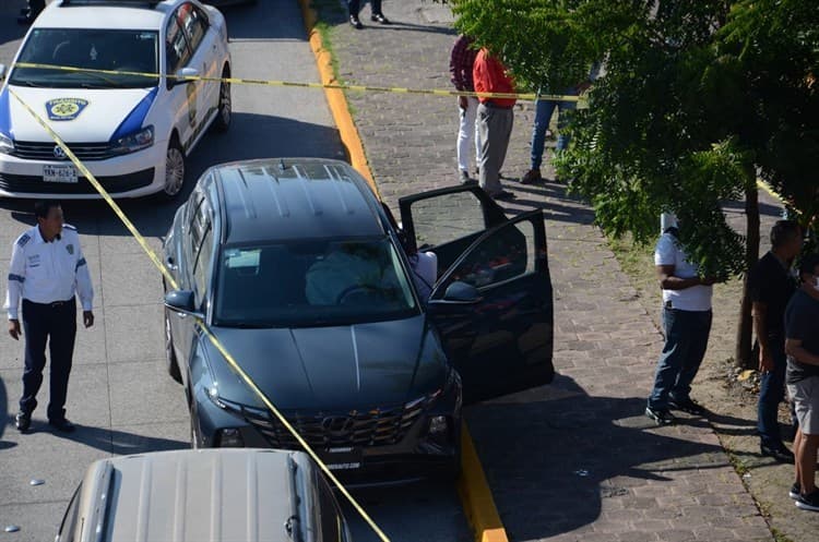 Pierde la vida a bordo de su camioneta en la vía pública de Boca del Río (+Video)