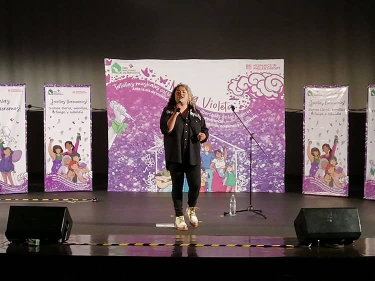 Inunda Marea Violeta el Teatro Gutiérrez Barrios en Boca del Río (+Video)