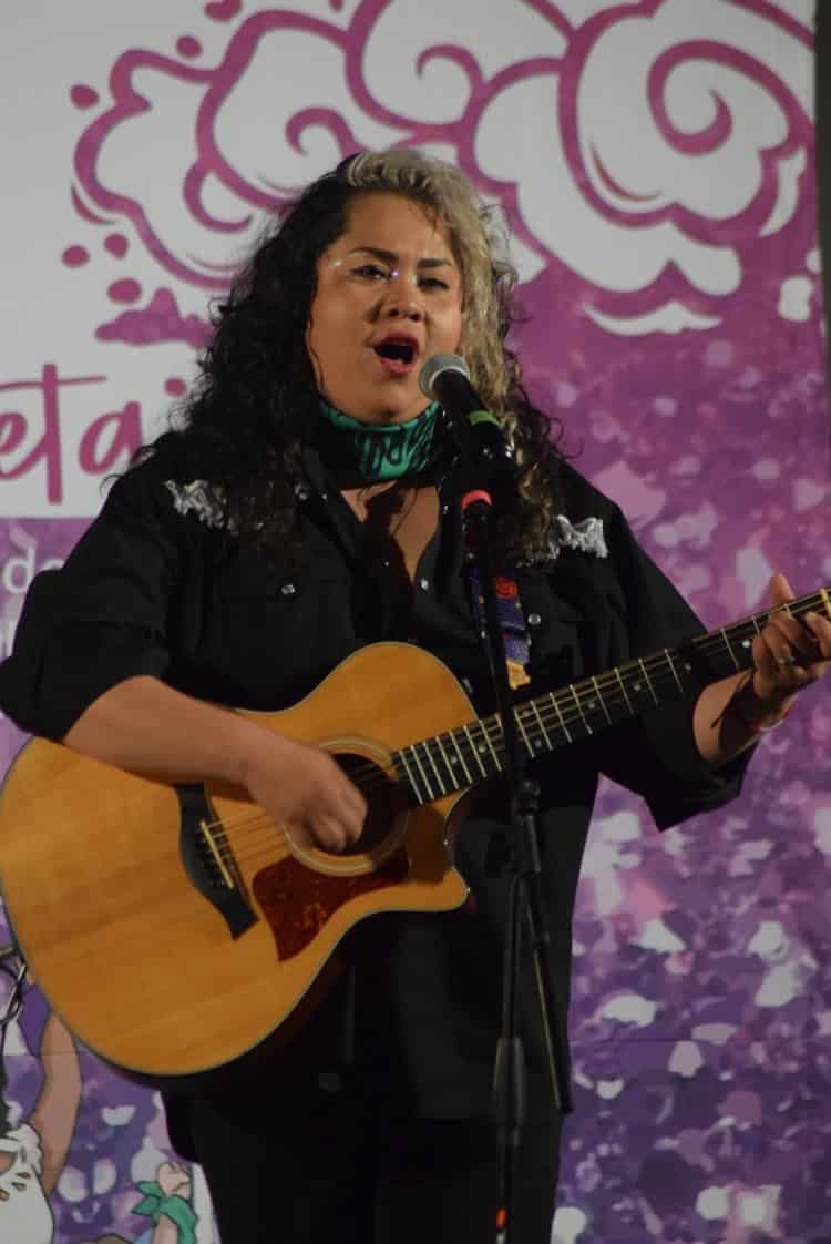 Marea Violeta celebra cuarta tertulia musical en Veracruz