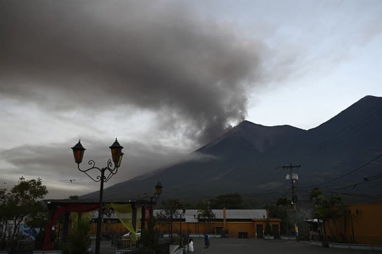 ¡Alerta en Guatemala! Volcán de Fuego entra en erupción