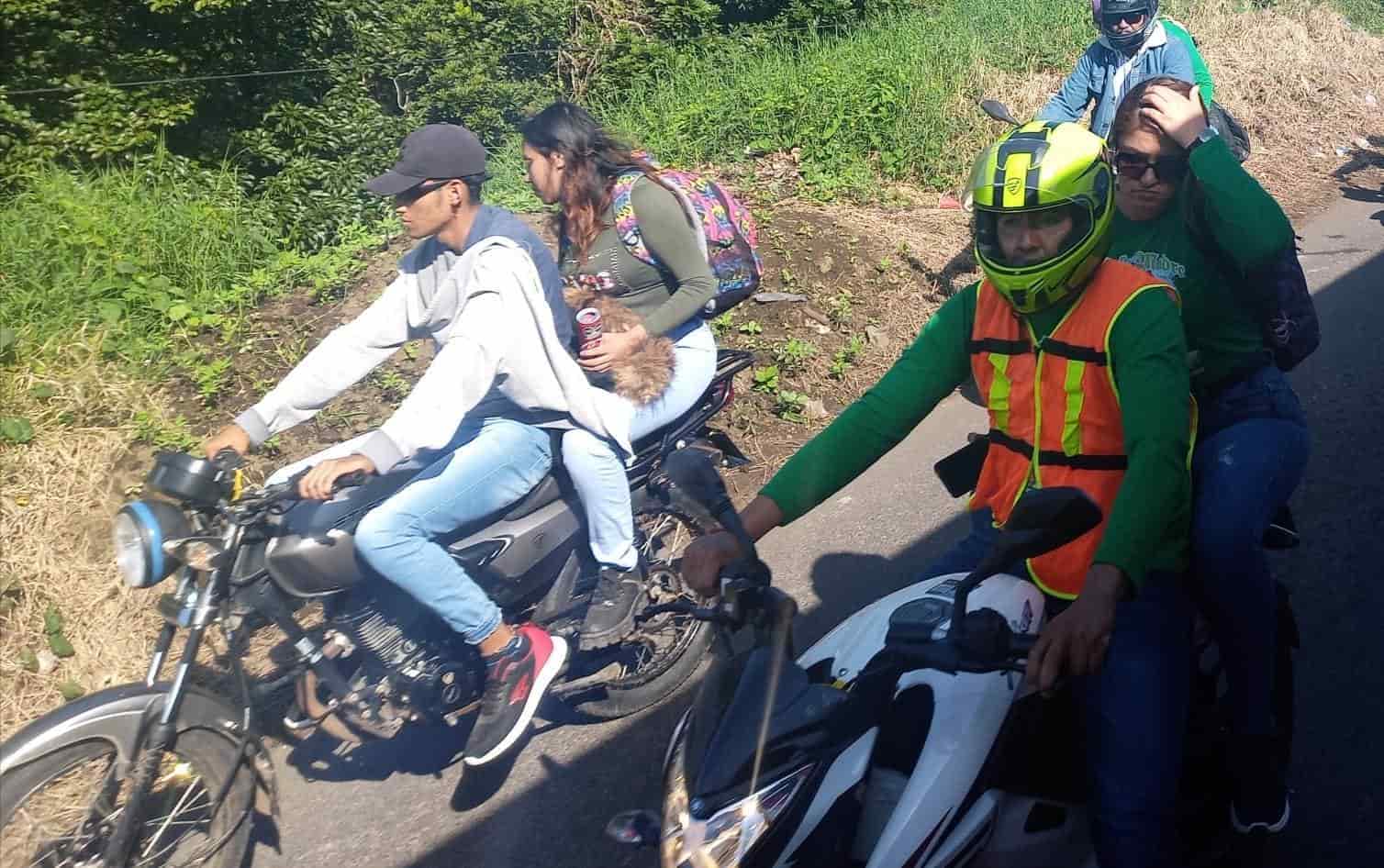 ¡Hasta con mascotas! Realizan procesión a la Virgen de Guadalupe en carreteras de Veracruz(+Video)