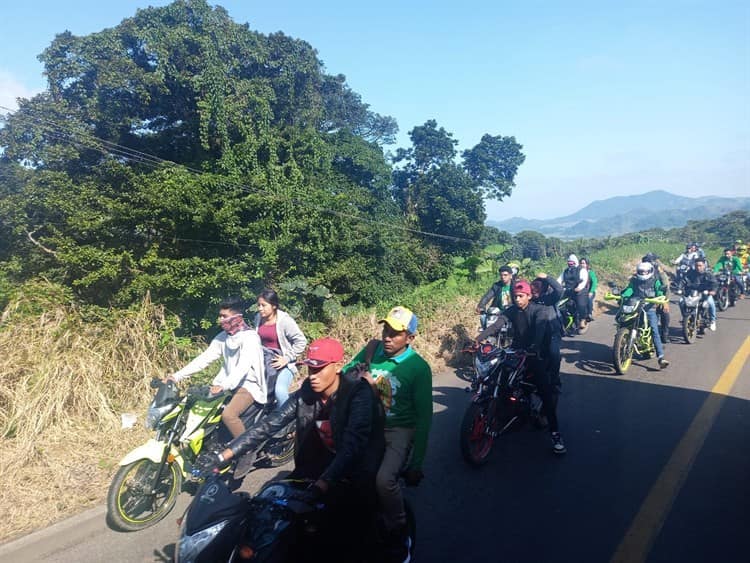 ¡Hasta con mascotas! Realizan procesión a la Virgen de Guadalupe en carreteras de Veracruz(+Video)