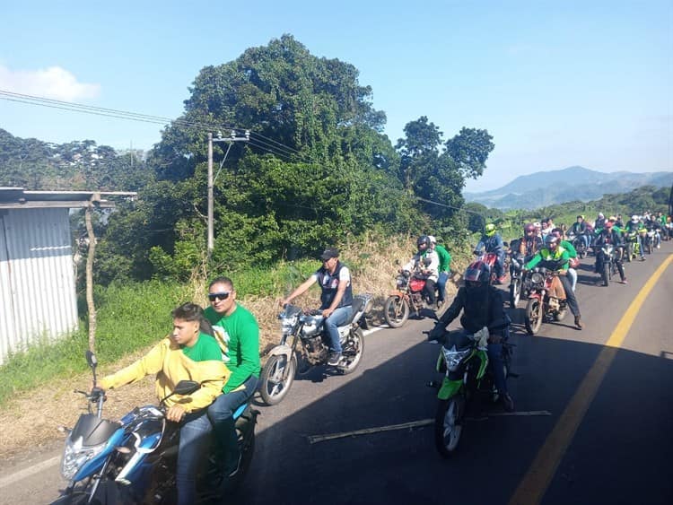 ¡Hasta con mascotas! Realizan procesión a la Virgen de Guadalupe en carreteras de Veracruz(+Video)