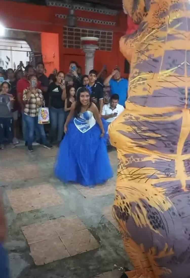 ¡Jarochos le cumplen su sueño! Lisa tuvo fiesta de 15 años con ciudadanos como invitados