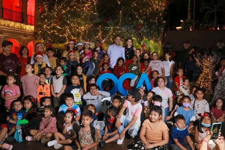 ¡Inició la fiesta!; encienden Árbol Navideño en Boca del Río