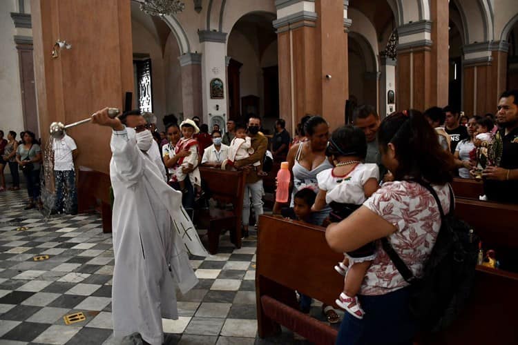 Feligreses acuden a Catedral de Veracruz a celebrar a Virgen de Guadalupe (+Video)