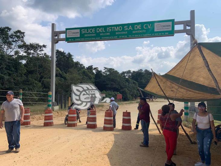 Obreros de Sílice del Istmo paran labores en Acayucan