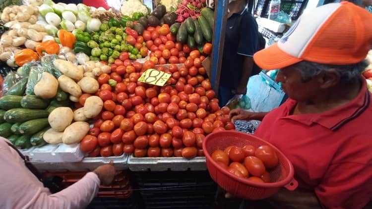 ¡Va a la baja! Precio de tomate y cebolla disminuye en mercados de Veracruz