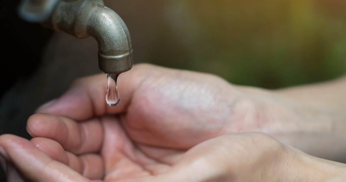 Vecinos molestos por la falta de agua en Veracruz; Grupo MAS no les notificó a tiempo