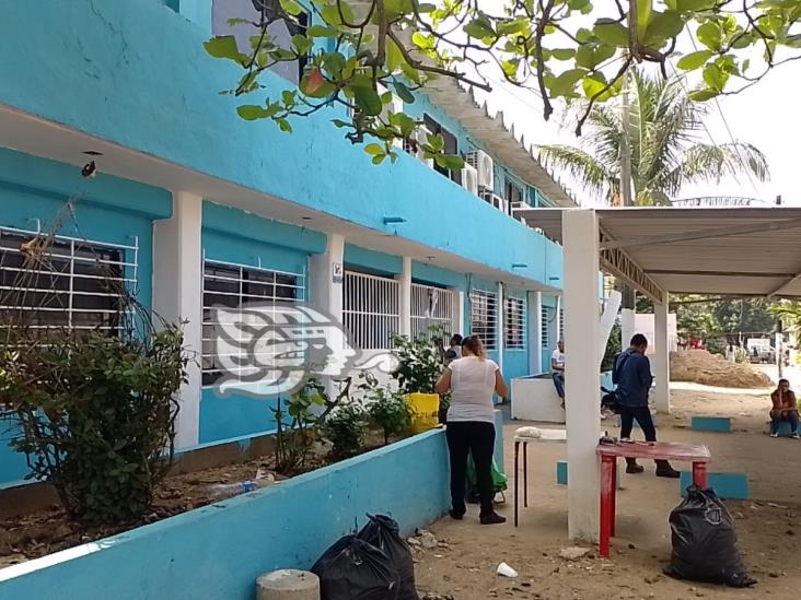 Evacúan escuela de Coatzacoalcos por presunta fuga de amoniaco en sur de Veracruz