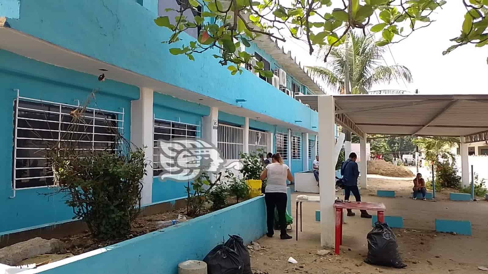 Evacuan escuela primaria por presunta fuga de amoniaco en el sur de Veracruz