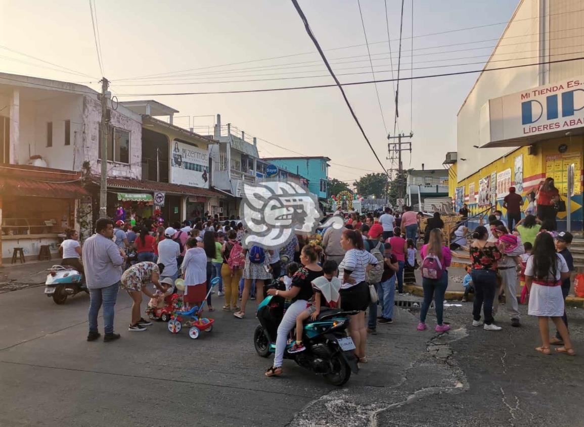 Peregrinos recorren calles de Nanchital